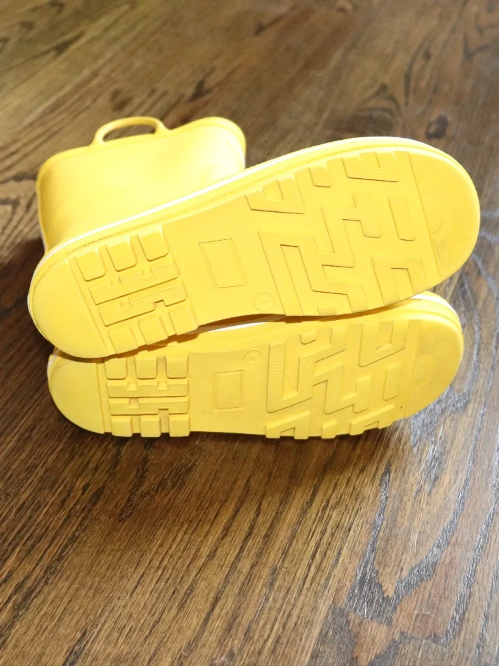 Kids Rain Boots Waterproof Rubber Boots with Easy-on Handles Size: Big Kid 4